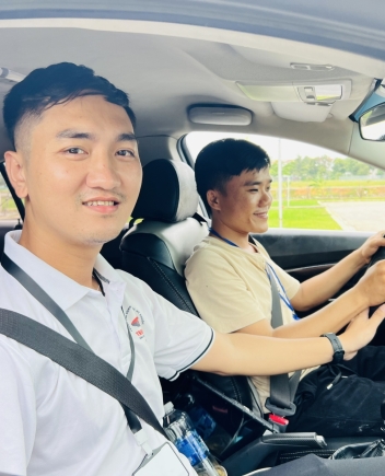 THẦY TRUNG DẠY LÁI XE